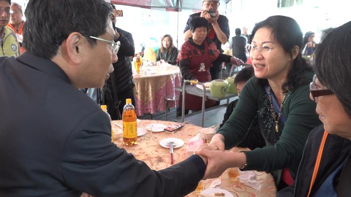 市長慰問災民_180213163317.jpg