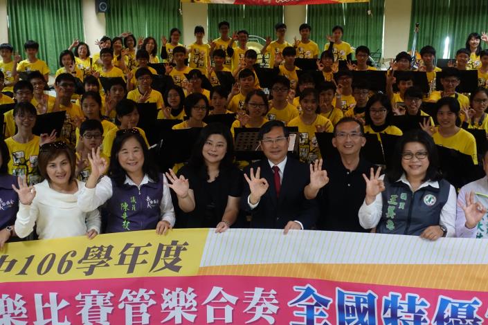 市長與管樂班學生大合照-官網_180313151727.jpg