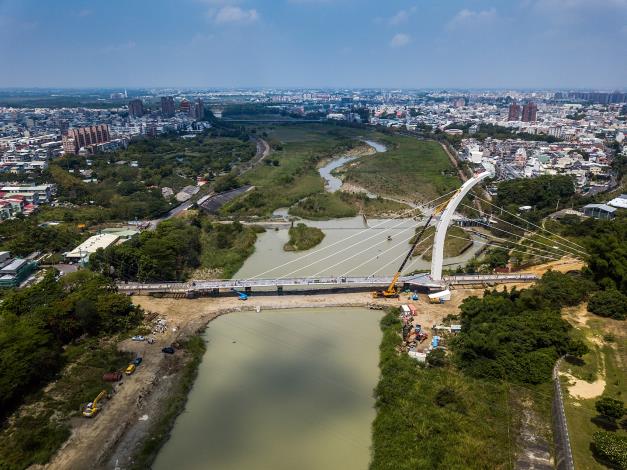 0斜張橋空拍_市府提供_180628121301.jpg