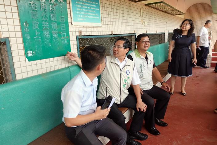 市長參觀球員場邊休息區_180703141801.jpg