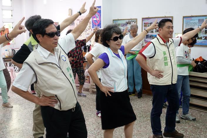 市長與夫人跳海草舞_180706114201.jpg
