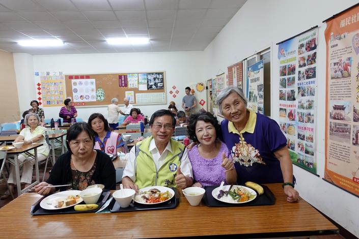 市長及夫人與民眾2_180904142841.jpg