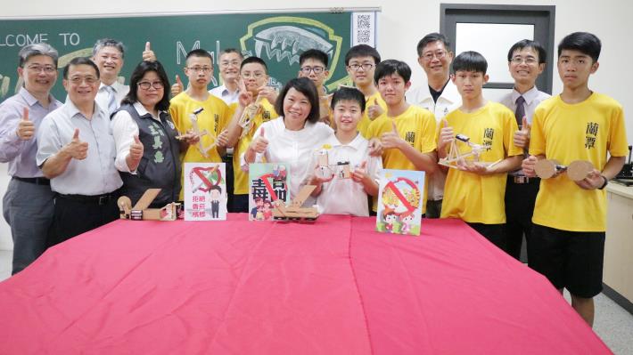 市長與學生合照_190527202049.jpg