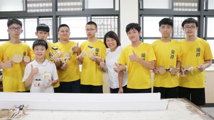 市長與蘭潭學生合影_190527201836.jpg