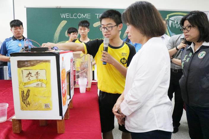 市長體驗自造汽水機_190527202052.jpg