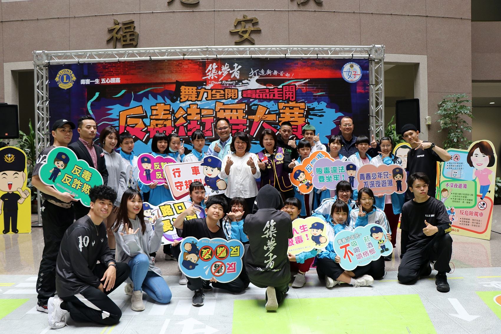 4合照2.JPG