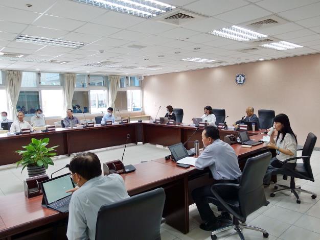 A02_市務會議座位間距更開.JPG
