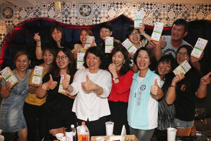 4 市長與市民合照 .JPG