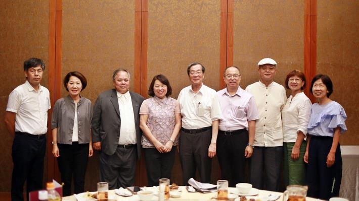 A1演講後黃敏惠市長(右四)與黃榮村院長(左五)餐敘 (2).JPG