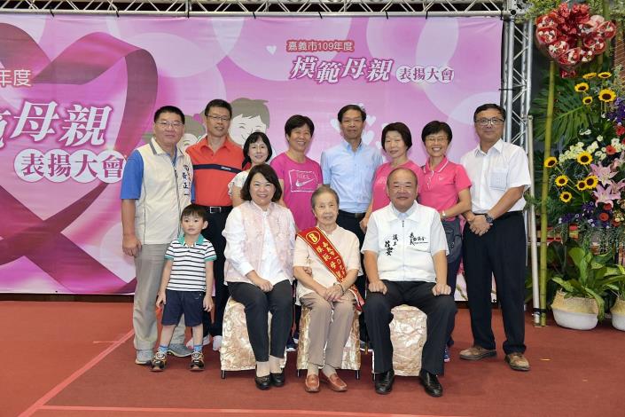 A3模範母親合照8.JPG