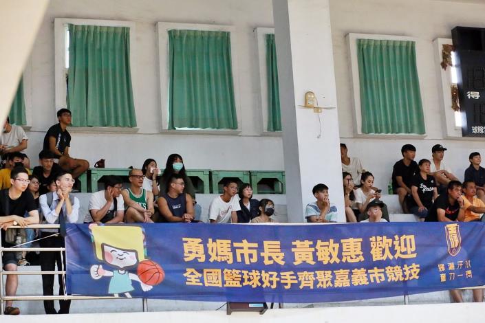 C滿場球迷 (1).JPG