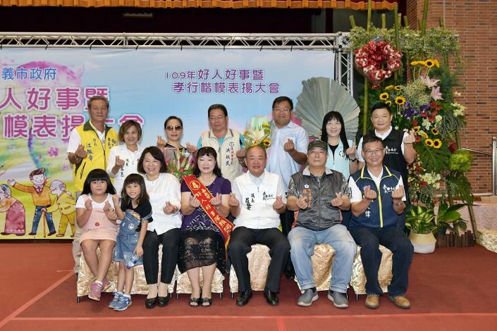 A3好人好事合照4.JPG