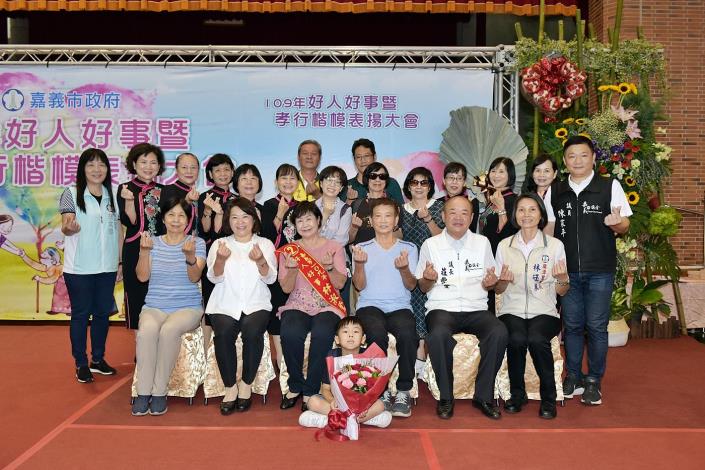 A3好人好事合照2.JPG