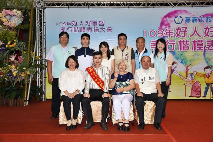 A4孝行楷模合照8.JPG
