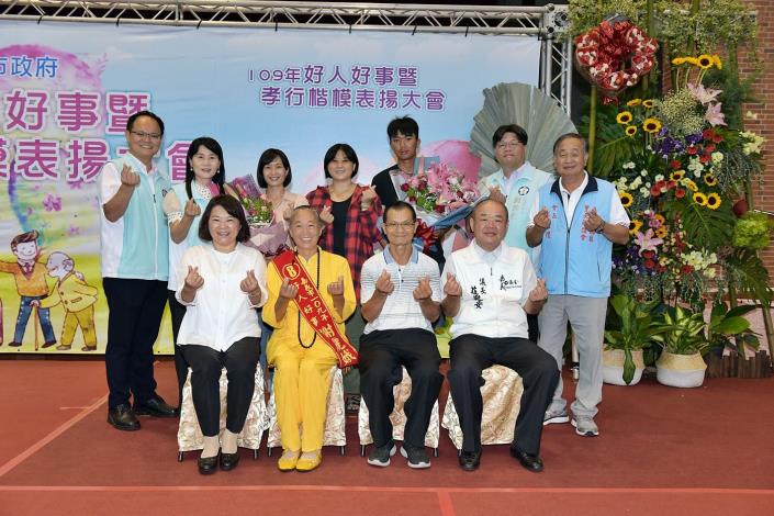 A3好人好事合照8.JPG