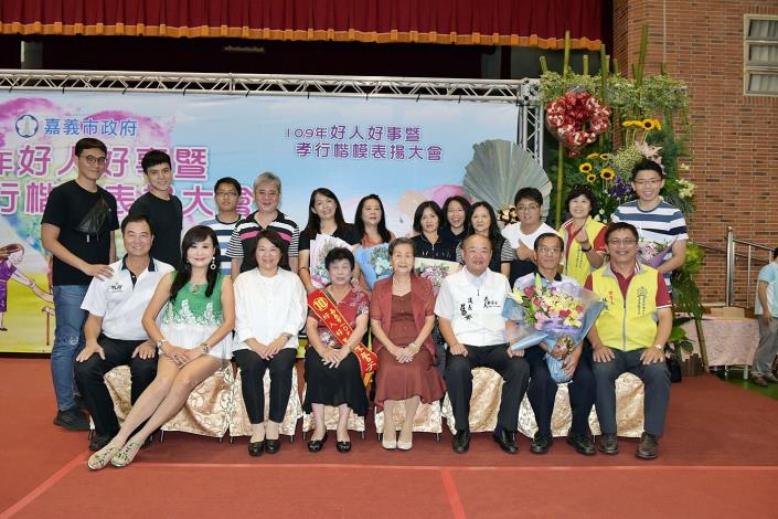 A3好人好事合照10.JPG