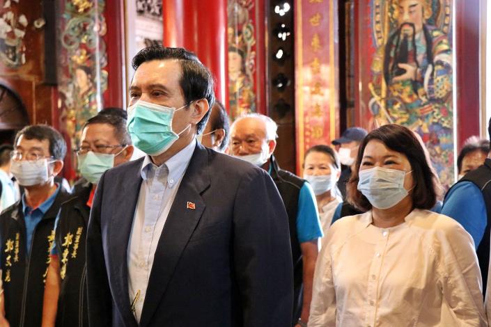 0_黃敏惠市長偕同馬英九前總統上香參拜.JPG