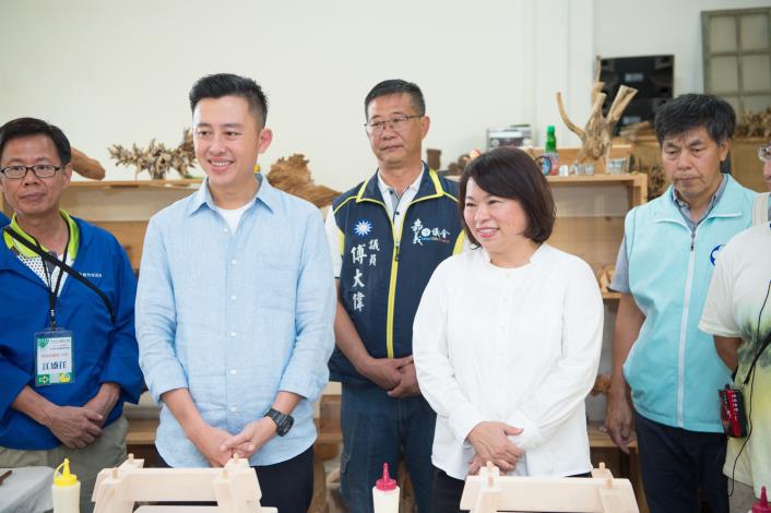 A黃敏惠市長與林智堅市長參觀文創園區 (12).JPG