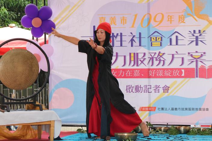 8 表演.JPG