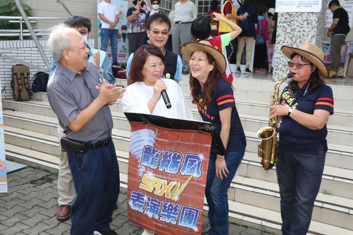 2 市長與薩克斯風樂團.JPG