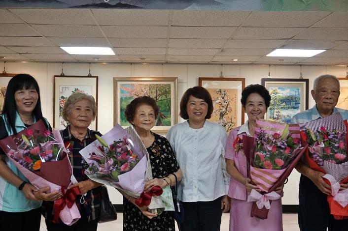 官網_左二起80歲代表吳照女士 百歲人瑞林黃勸阿嬤 黃敏惠市長 70歲代表朝陽里吳張秀英里長 90歲代表林君山先生.JPG