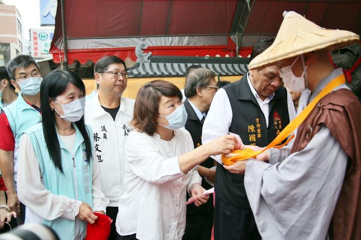 0LINE 佛光山行腳托缽 (9).JPG