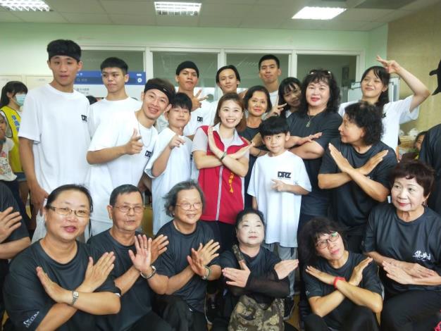 0FB1_金質獎李南吉大哥健康盃表演資料照片(前排蹲下左二)
