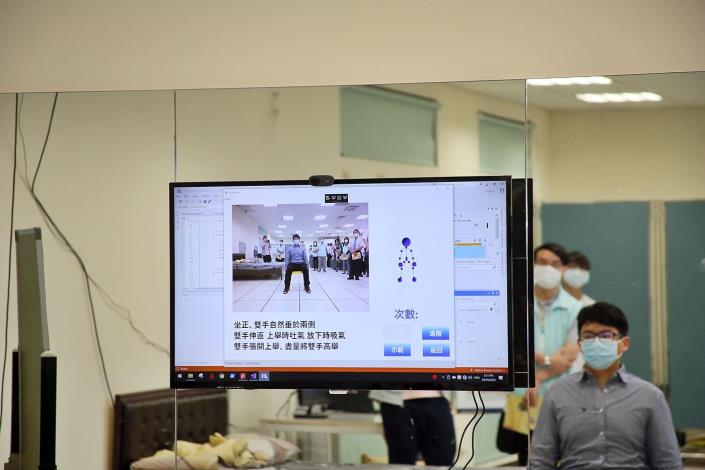 B參觀高齡智慧照護科技實驗室 (4).JPG
