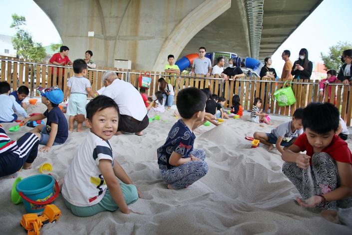 B 番仔溝公園 全齡遊戲場開放 (5).JPG