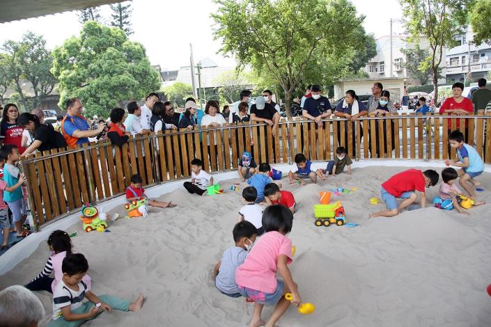 A 番仔溝公園 全齡遊戲場開放 (14).JPG