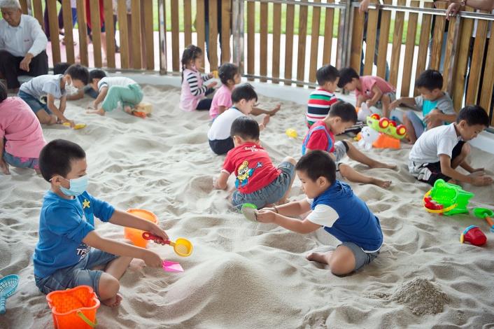 B 番仔溝公園 全齡遊戲場開放 (2).JPG