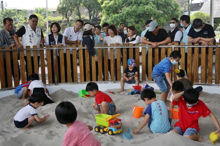A 番仔溝公園 全齡遊戲場開放 (7).JPG