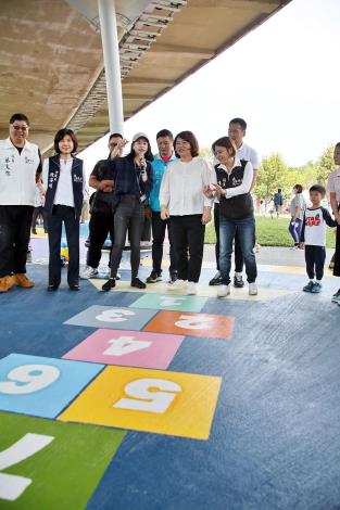A 番仔溝公園 全齡遊戲場開放 (17).JPG