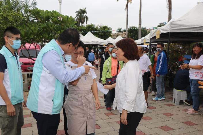 3 市長與晨光小朋友.JPG