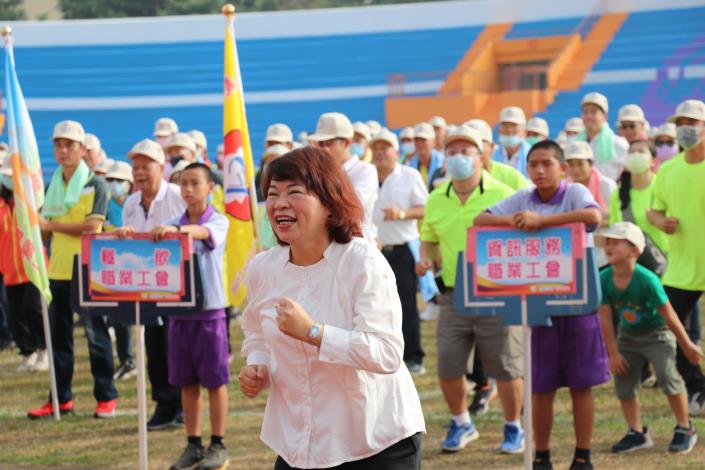 0_一早嘉義市長黃敏惠與多位市議員及眾貴賓到場與大家一起做暖身操.JPG