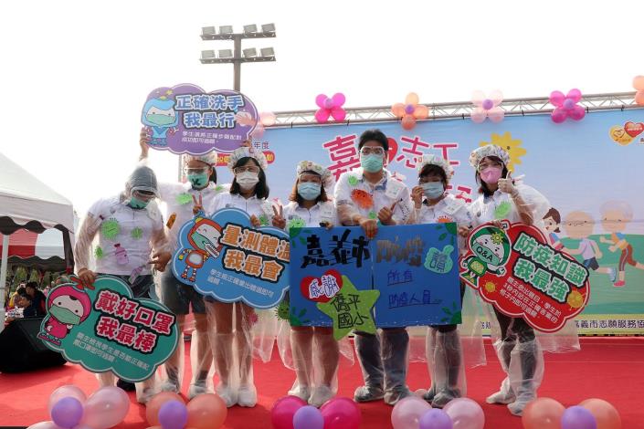 B_志工變裝2.JPG
