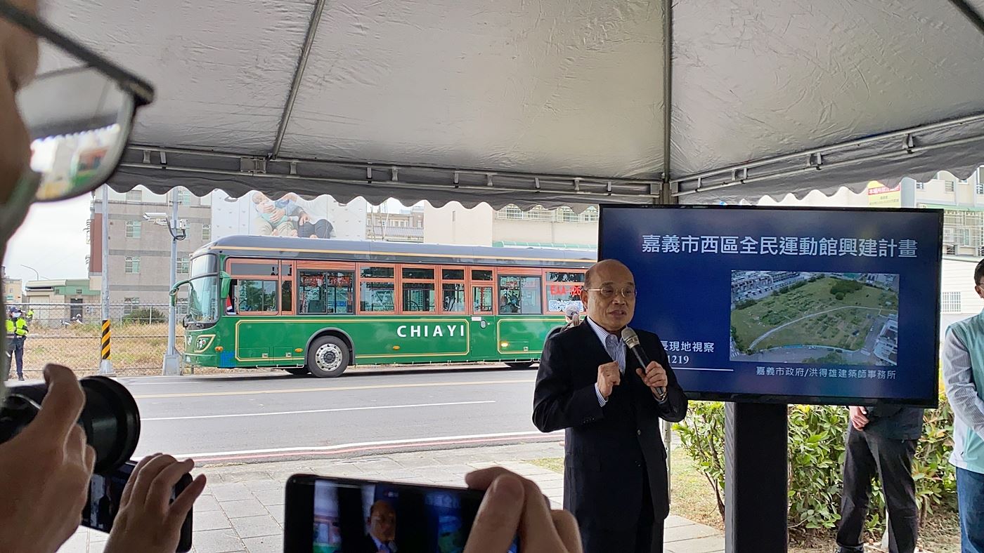 0LINE 蘇貞昌院長支持嘉義市西區運動館_背景嘉義市電動公車