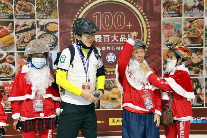 0_右二為高齡98歲的康夢麟 左一為92歲的陳芸.JPG