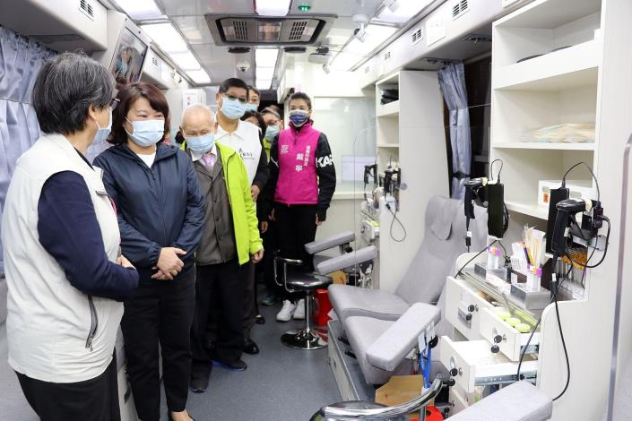 參觀捐血車.JPG
