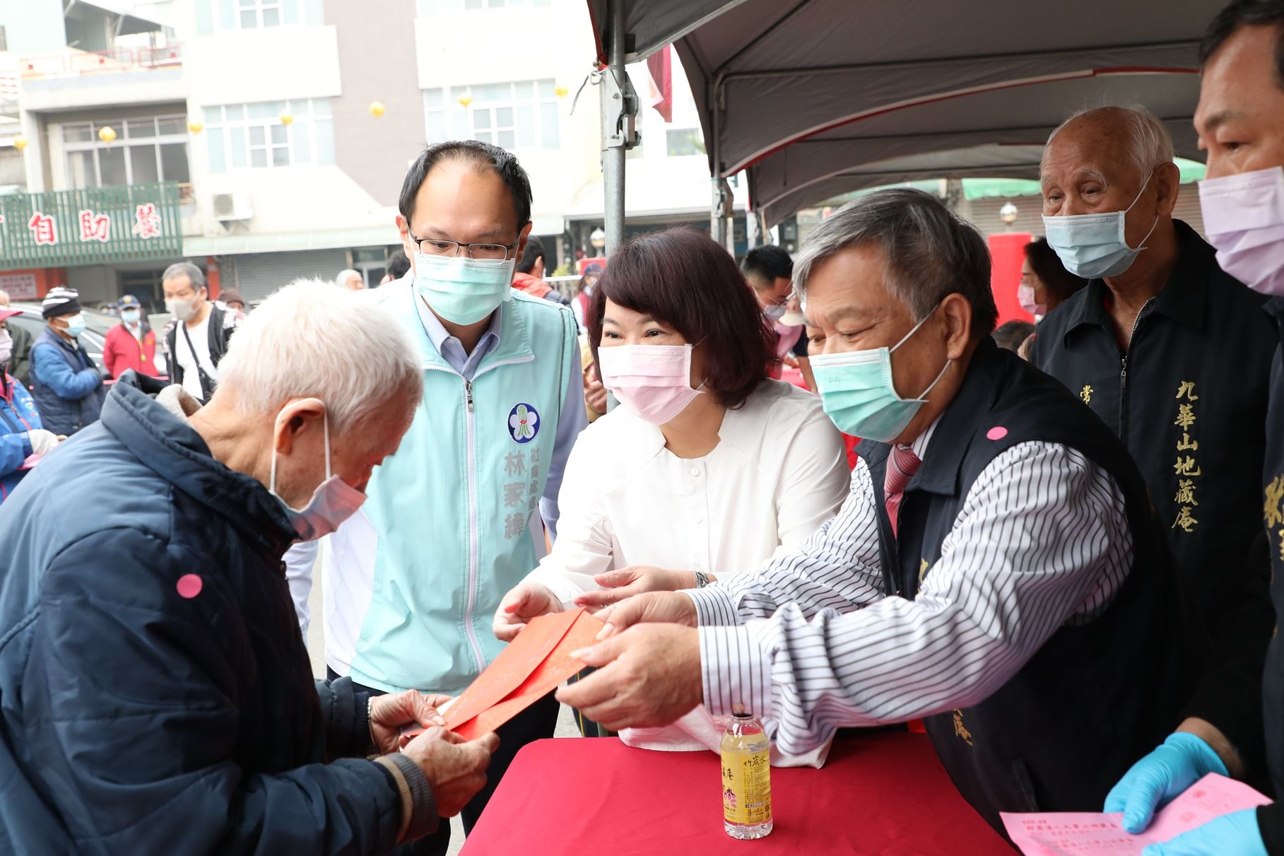0_市長發放慰問金.JPG