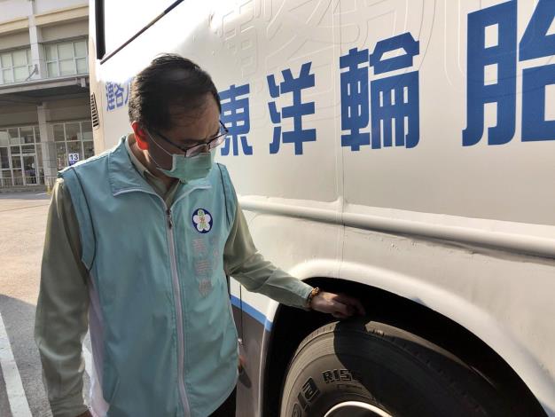 0_消保官抽查檢驗大客車4_輪胎的檢測
