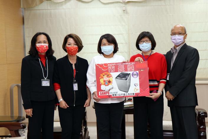 市長獎得主1黃珮涵科長.JPG