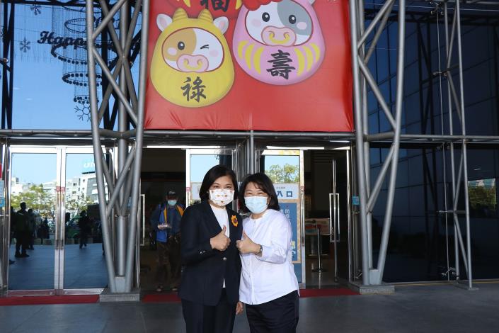 4 市長與張麗善縣長.JPG