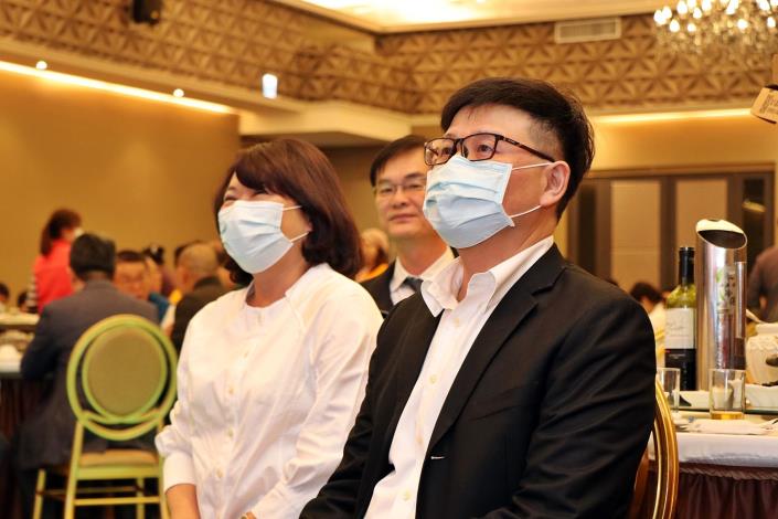 0_市長和可口味企業董事長吳旻融.JPG