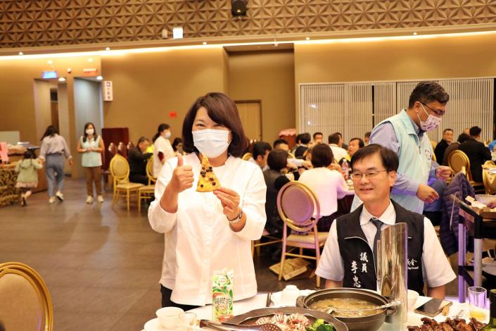 0_市長感謝吳旻融董事長舉辦達美樂披薩獎學金頒獎典禮.JPG