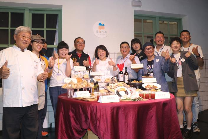 1 與臺文店家合照.JPG