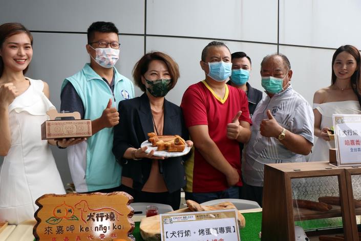 與商家合照4.JPG