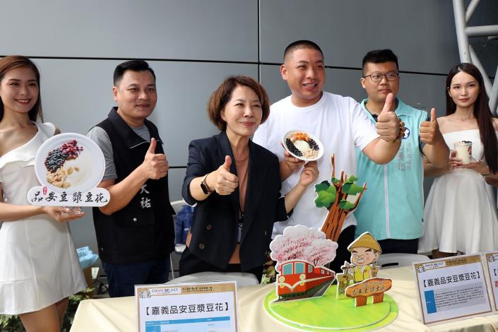 與商家合照11.JPG