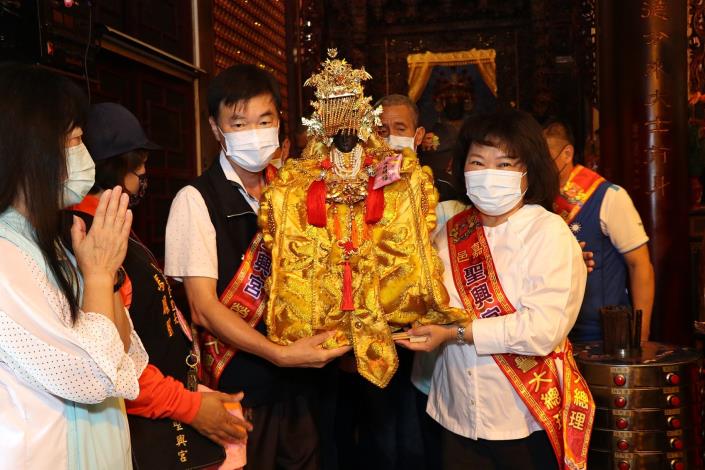 恭請媽祖昇轎.JPG