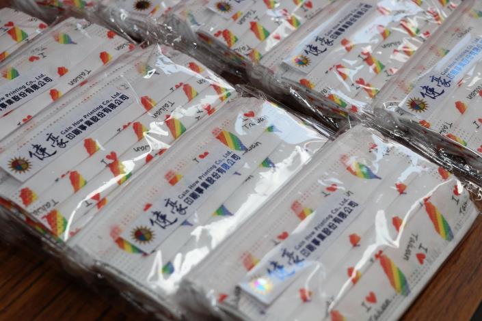 0 官網 5 企業提供印有台灣圖案的醫用口罩，象徵守護台灣.JPG